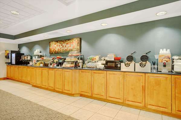  - Wingate by Wyndham Fargo - I-94, Exit 348