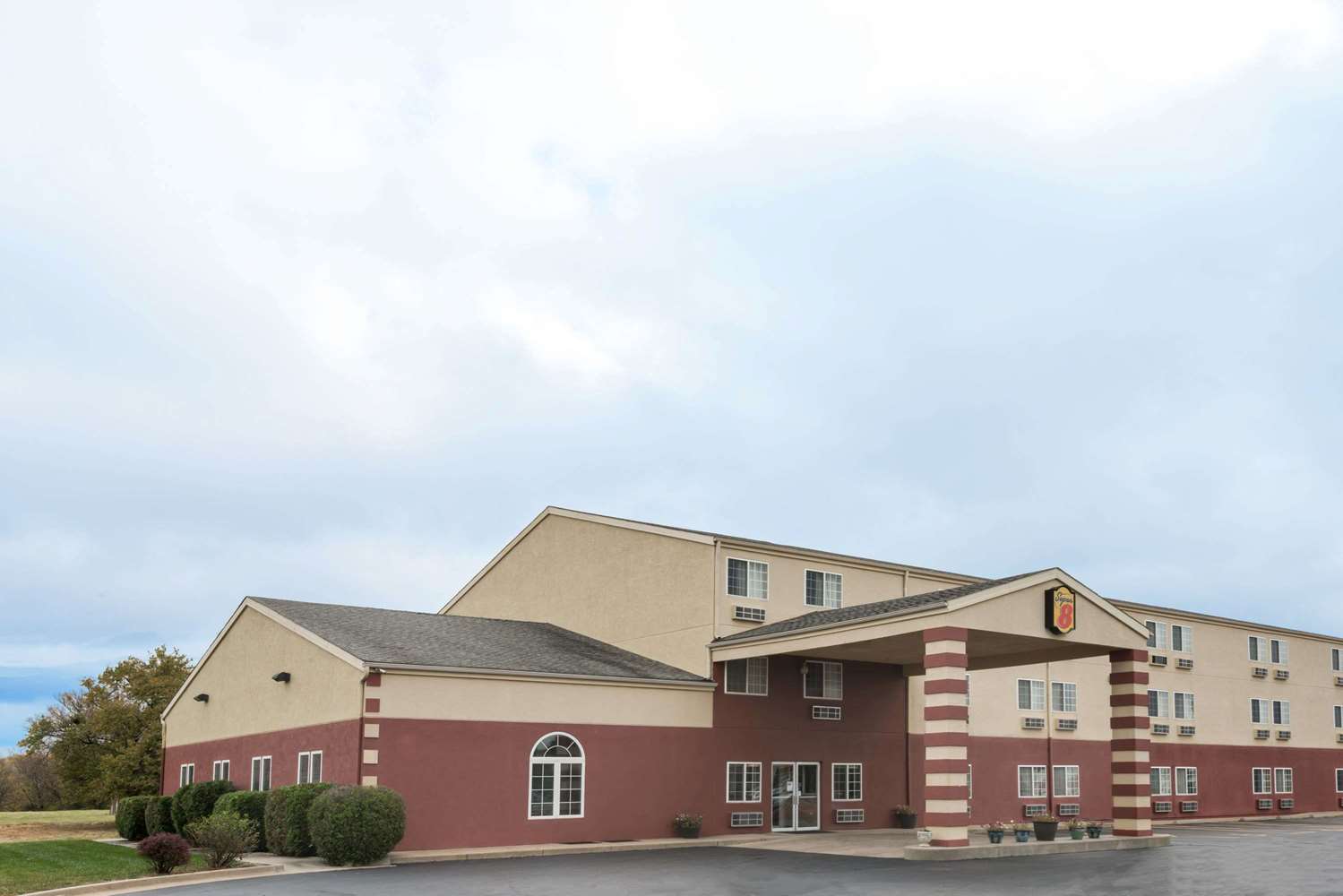 Super 8 Hotel Ottawa, KS See Discounts