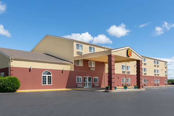 Exterior view - Super 8 Hotel Ottawa - I-35, Exit 183