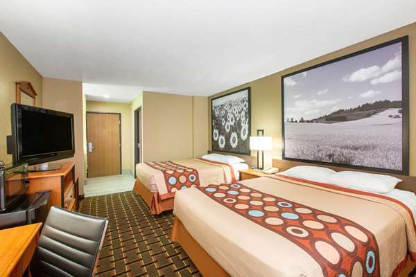  - Super 8 Hotel Ottawa - I-35, Exit 183