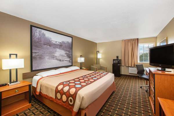  - Super 8 Hotel Ottawa - I-35, Exit 183