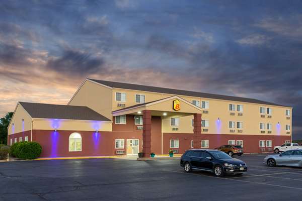 Exterior view - Super 8 Hotel Ottawa - I-35, Exit 183