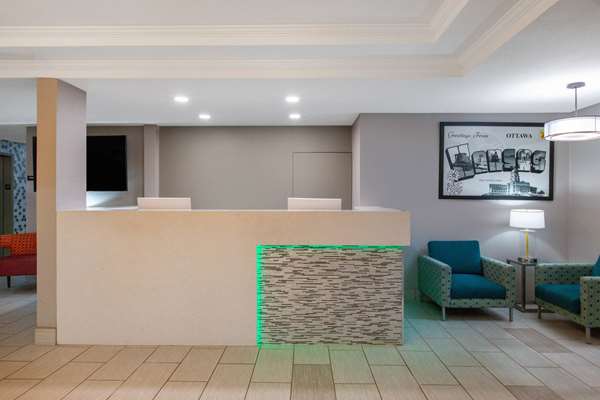  - Super 8 Hotel Ottawa - I-35, Exit 183