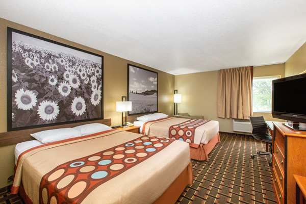  - Super 8 Hotel Ottawa - I-35, Exit 183