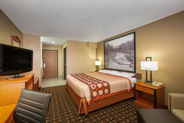  - Super 8 Hotel Ottawa - I-35, Exit 183