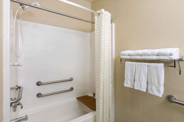  - Super 8 Hotel Ottawa - I-35, Exit 183