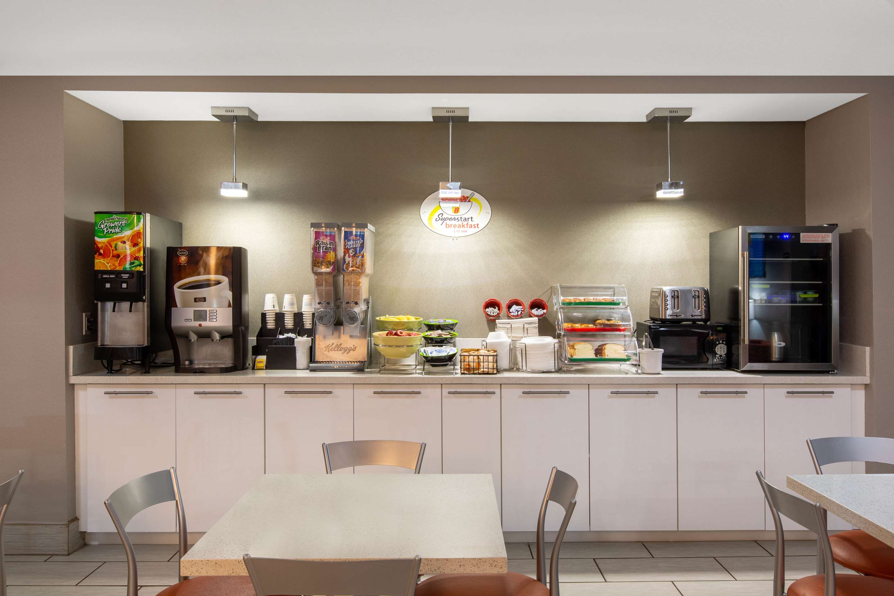 complimentary breakfast | Super 8 by Wyndham Ottawa