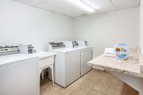  - Super 8 Hotel Millbrook