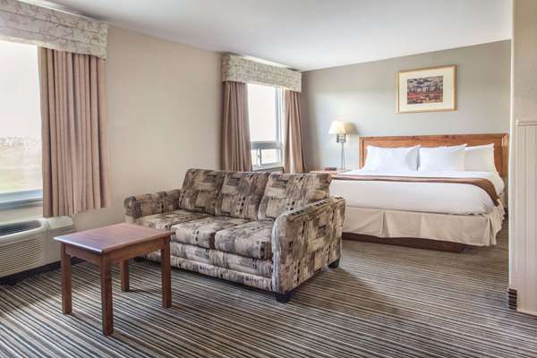 Suite - Super 8 Hotel Millbrook