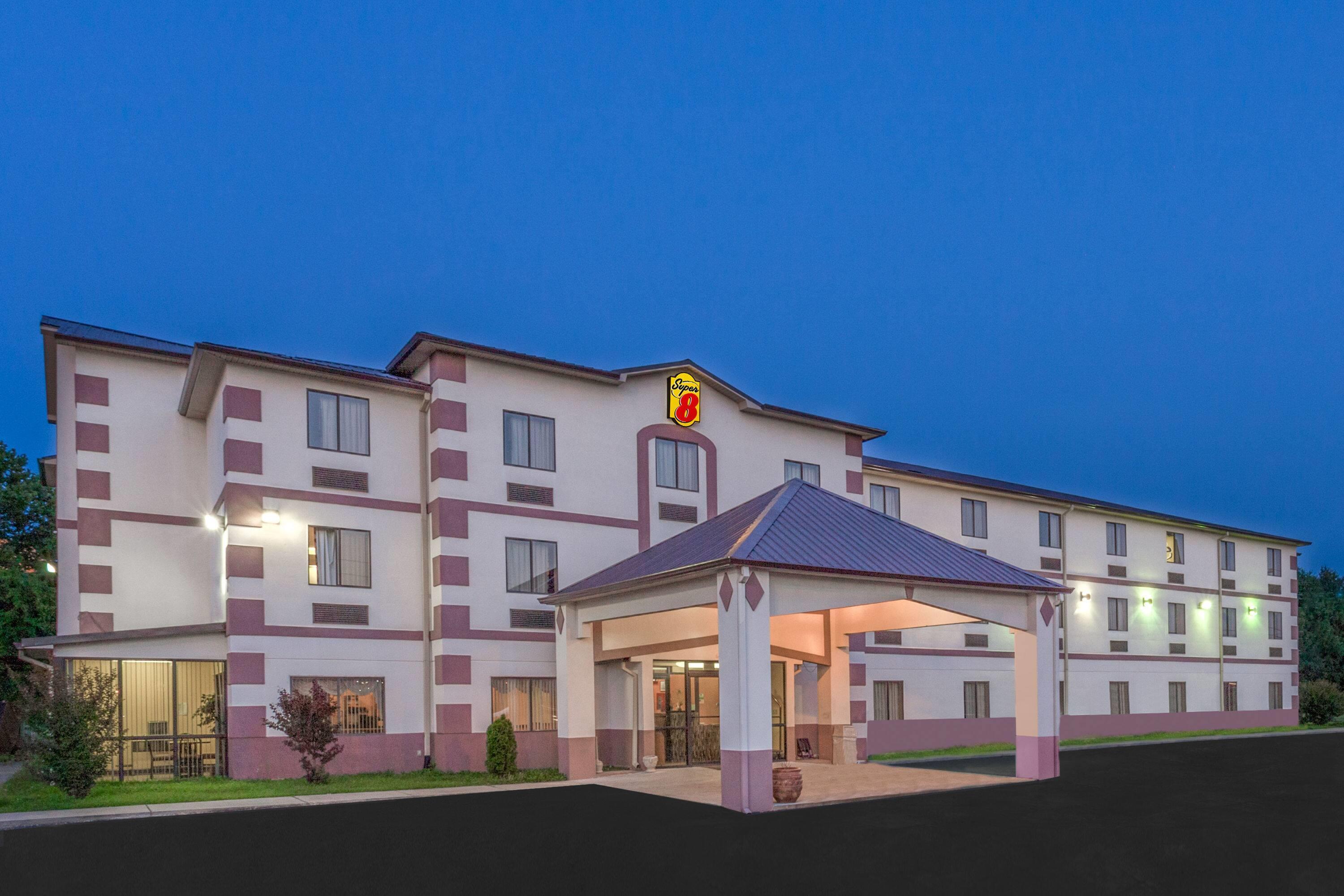 Super 8 JacksonNorth | Super 8 by Wyndham Jackson/North