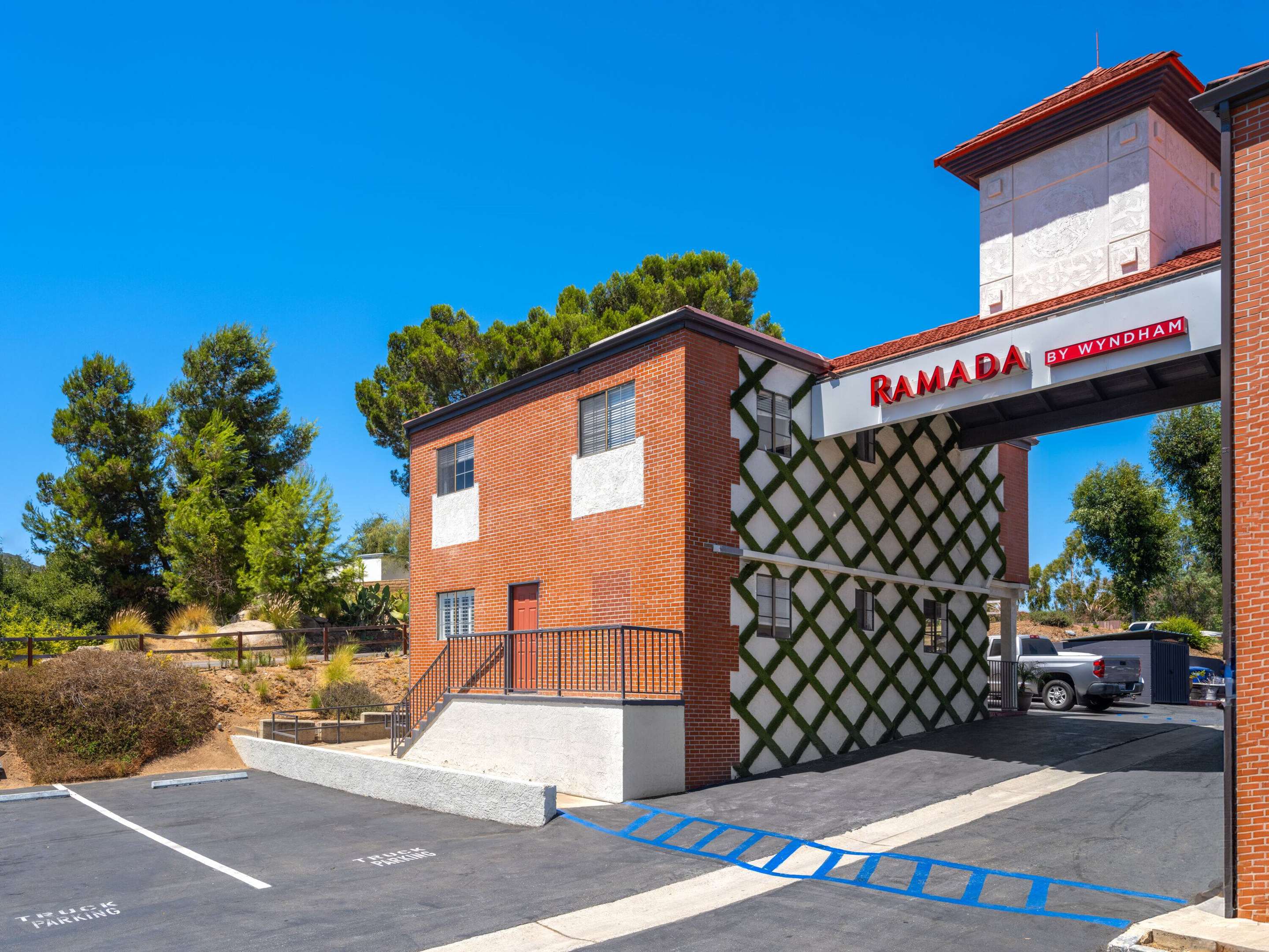 Exterior | Ramada by Wyndham Poway- San Diego North