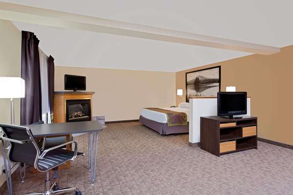 Suite - Super 8 Hotel Lebanon