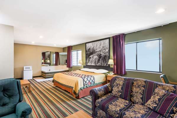 Suite - Super 8 Hotel Chanute