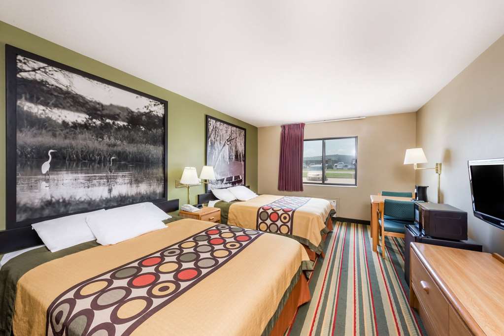 SUPER 8 BY WYNDHAM CHANUTE-guestroom-Guest Room,On-Site.jpg
