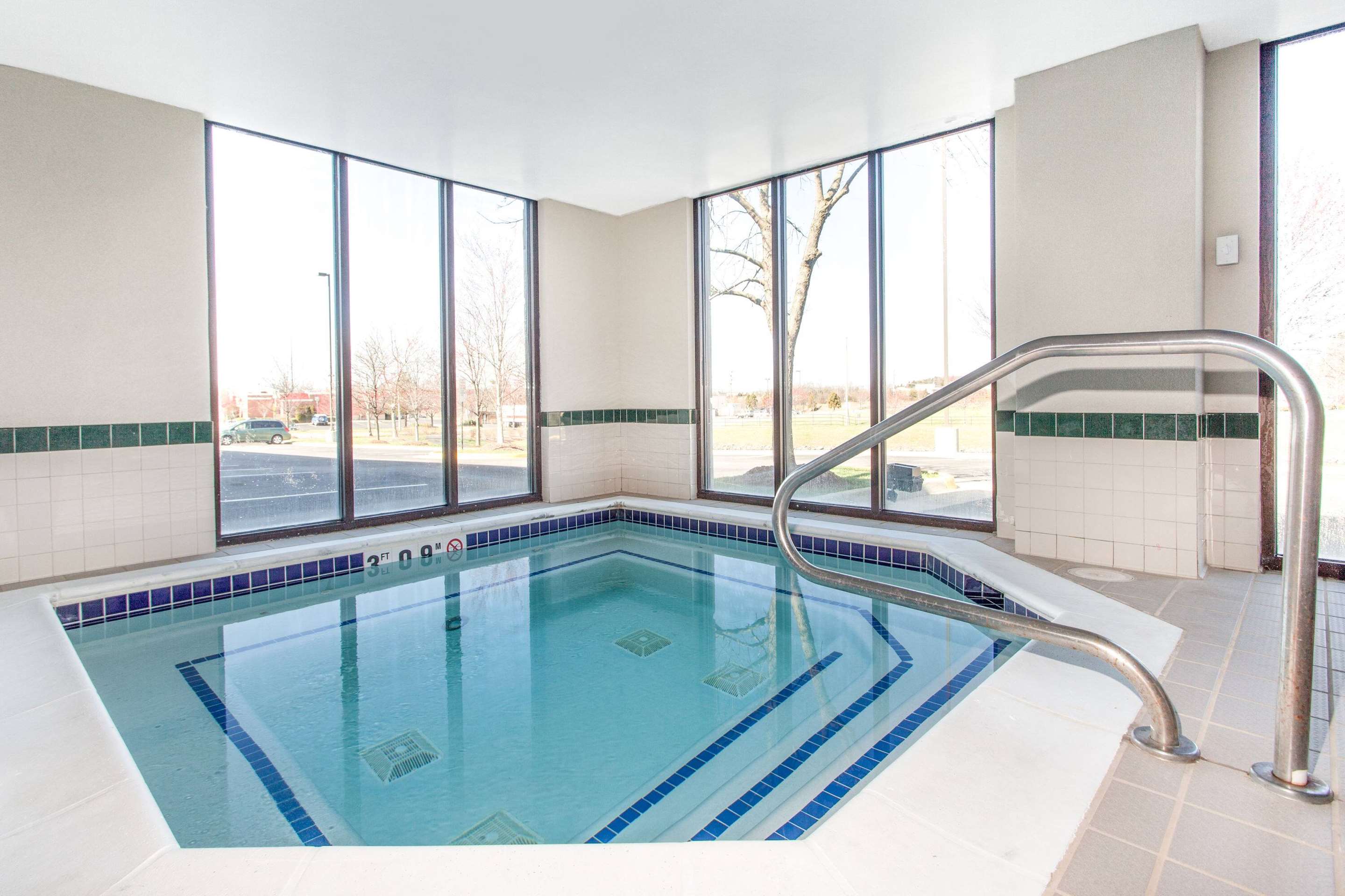 Jacuzzi | Wingate by Wyndham Chantilly / Dulles Airport
