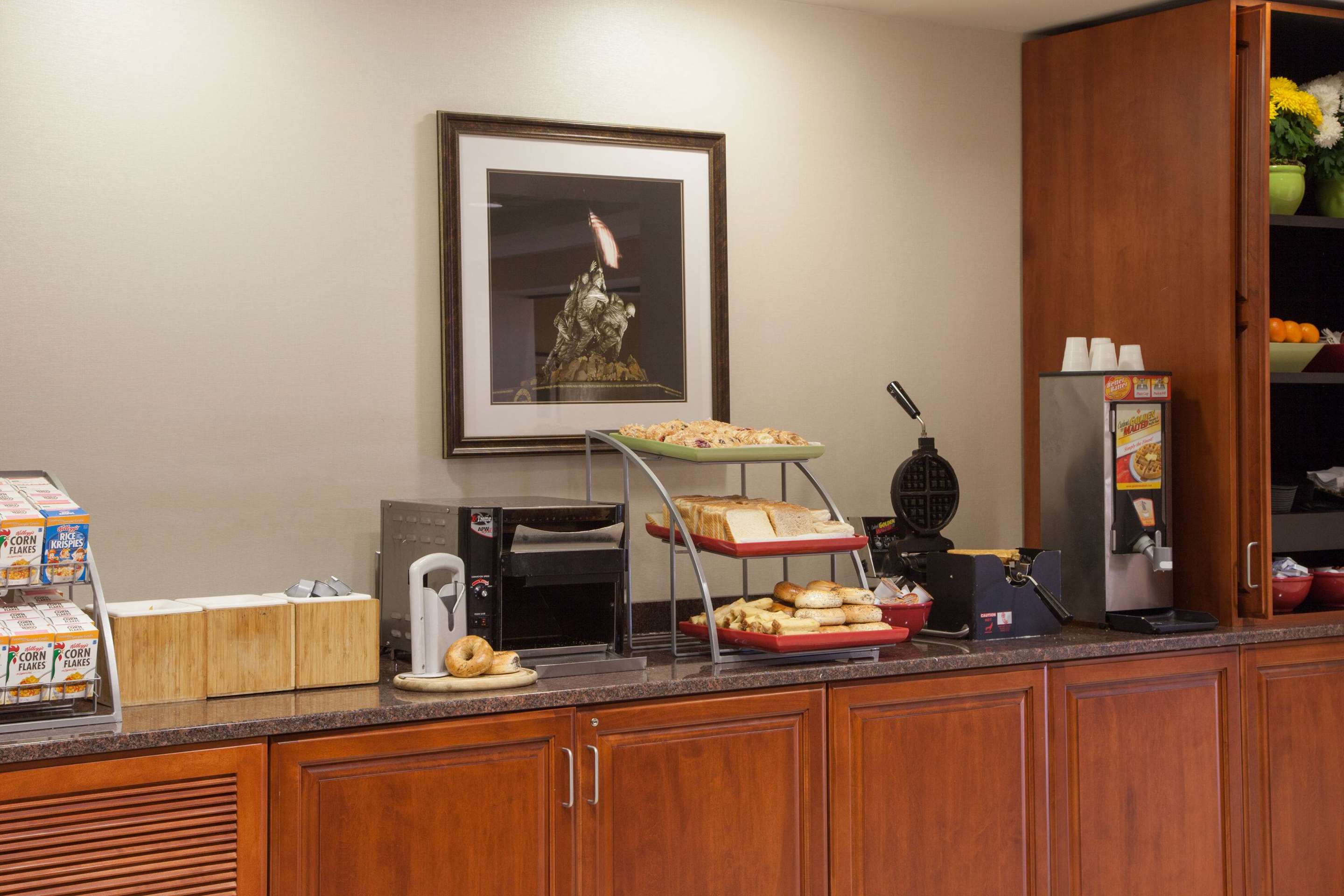 Breakfast Area | Wingate by Wyndham Chantilly / Dulles Airport