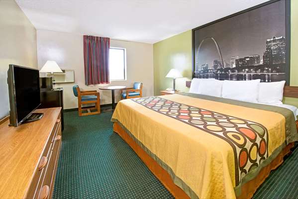  - Super 8 Hotel Six Flags Eureka