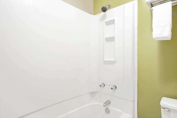  - Super 8 Hotel Six Flags Eureka