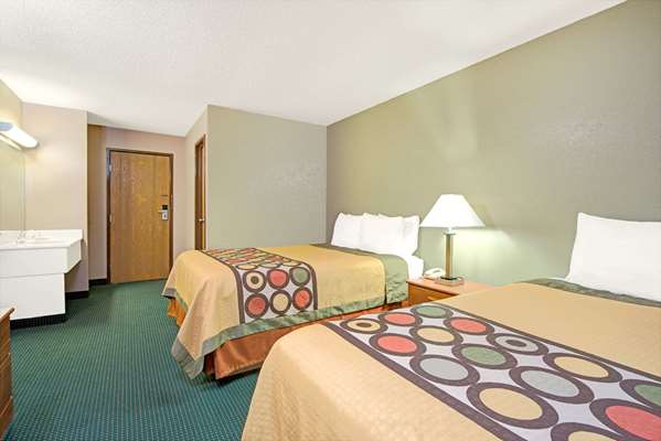  - Super 8 Hotel Six Flags Eureka