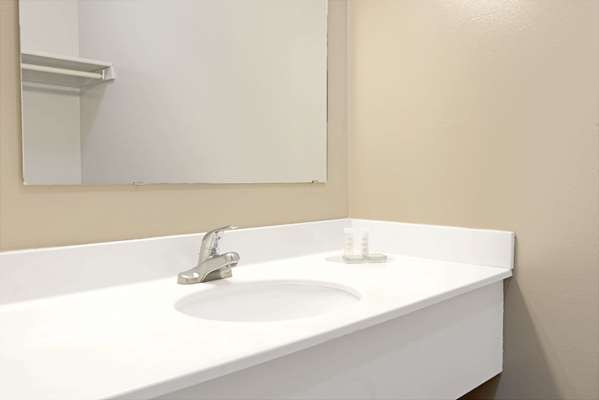  - Super 8 Hotel Six Flags Eureka