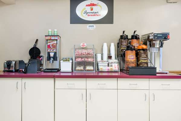  - Super 8 Motel Newcomerstown - I-77, Exit 65