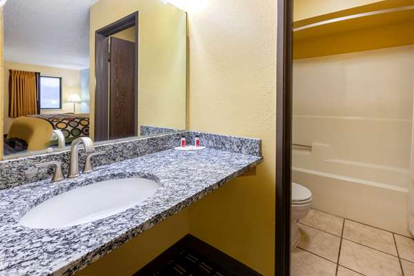  - Super 8 Motel Newcomerstown - I-77, Exit 65