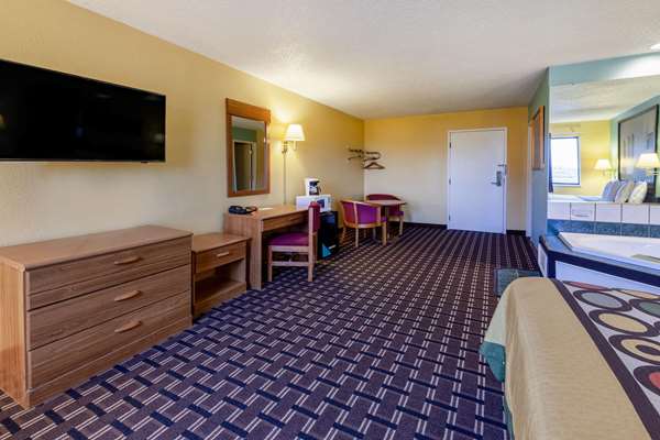 Suite - Super 8 Motel Newcomerstown - I-77, Exit 65