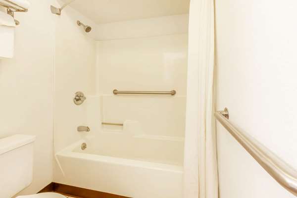  - Super 8 Motel Newcomerstown - I-77, Exit 65