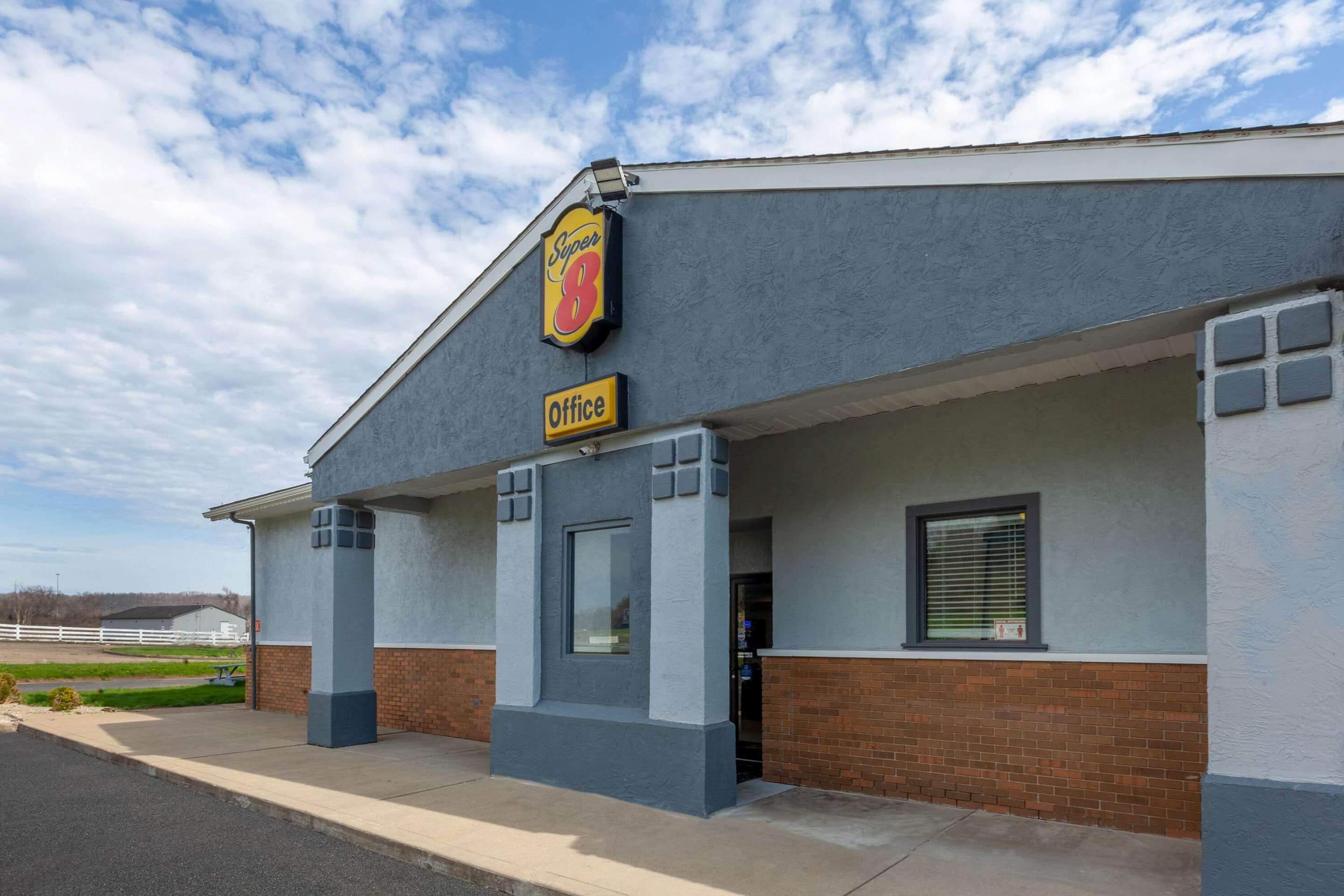 Exterior | Super 8 by Wyndham Newcomerstown