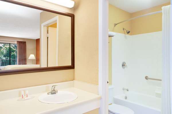  - Super 8 Motel Defuniak Springs - I-10, Exit 85