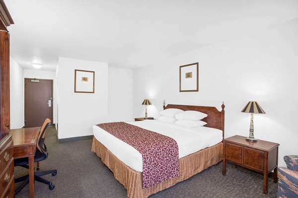  - Ramada Inn Barstow - I-15, Exit 184