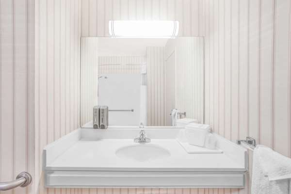  - Ramada Inn Barstow - I-15, Exit 184