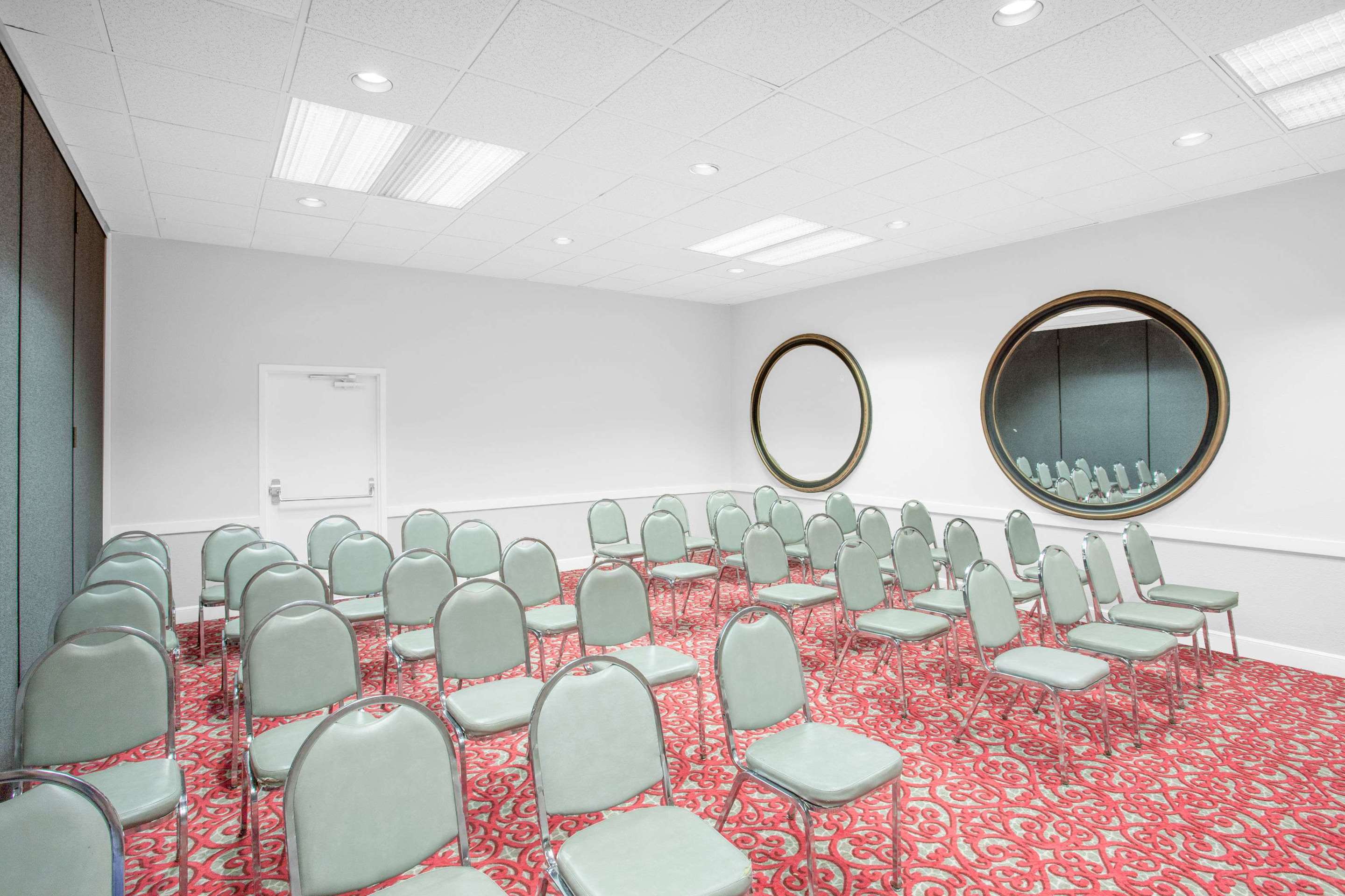 Meeting Room | Ramada by Wyndham Barstow