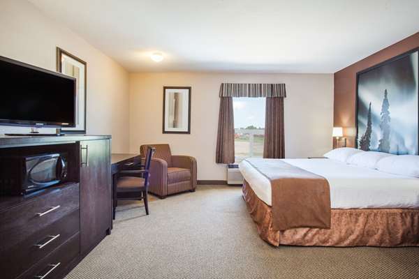 Suite - Super 8 Motel Meadow Lake