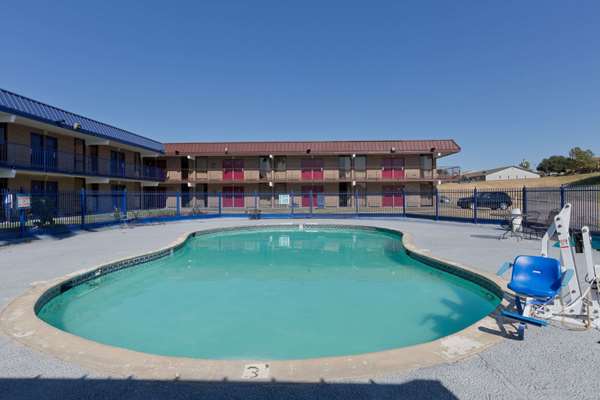 Pool - Knights Inn Brenham