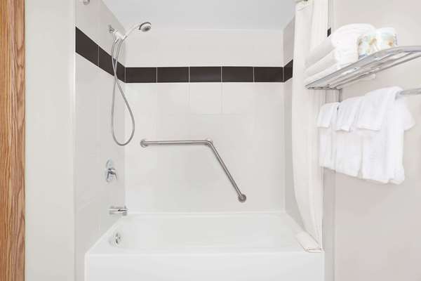  - Super 8 Hotel Athabasca