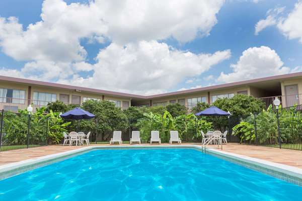 Pool - Travelodge Shreveport - I-20, Exit 16