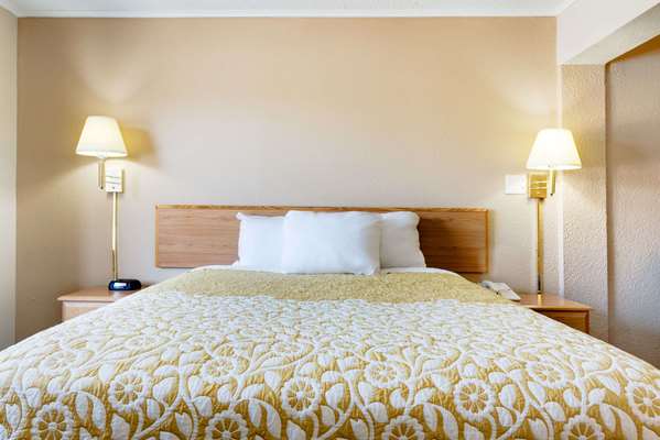  - Days Inn Fairmont - I-79, Exit 132