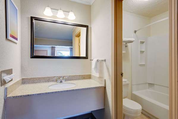  - Days Inn Fairmont - I-79, Exit 132