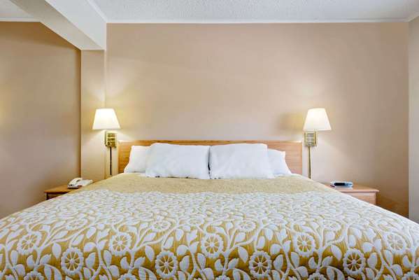  - Days Inn Fairmont - I-79, Exit 132