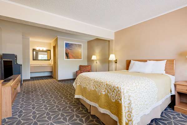  - Days Inn Fairmont - I-79, Exit 132