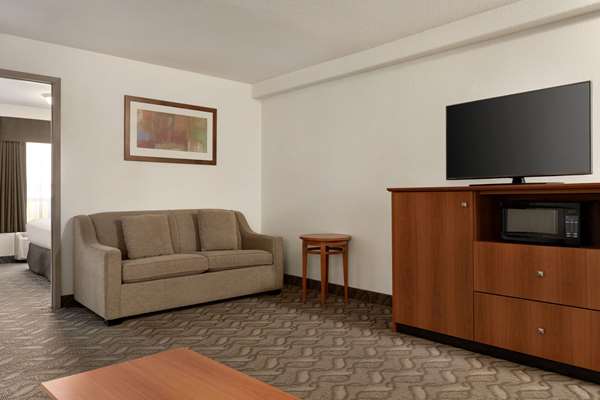 Suite - Super 8 Hotel Shawnessey Area Calgary
