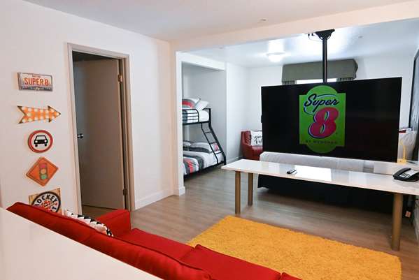  - Super 8 Hotel Shawnessey Area Calgary