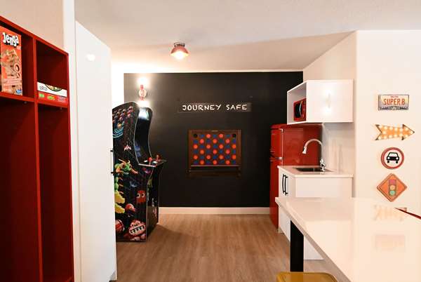  - Super 8 Hotel Shawnessey Area Calgary