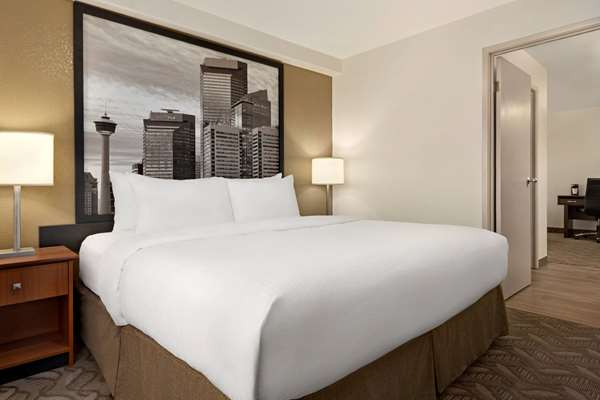 Suite - Super 8 Hotel Shawnessey Area Calgary