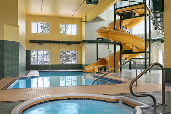 Pool - Super 8 Hotel Shawnessey Area Calgary