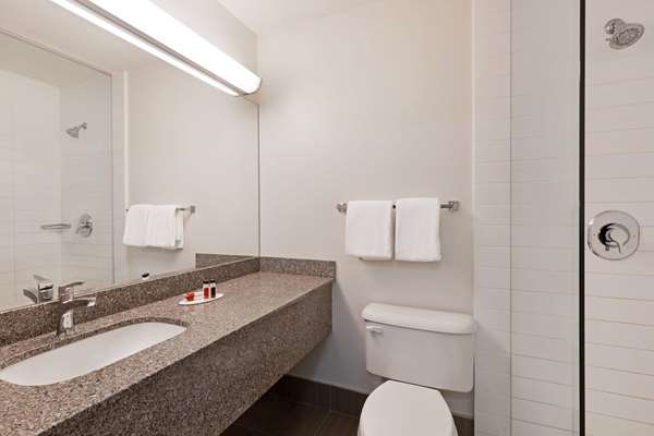  - Super 8 Hotel Shawnessey Area Calgary