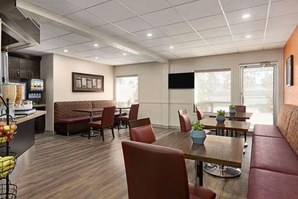  - Super 8 Hotel Shawnessey Area Calgary