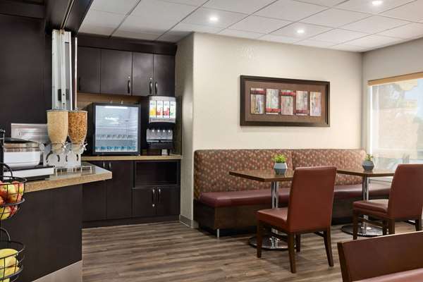  - Super 8 Hotel Shawnessey Area Calgary
