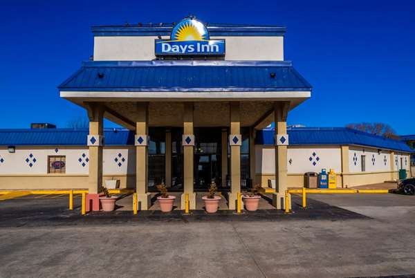 Exterior view - Days Inn Clinton - I-40, Exit 65A
